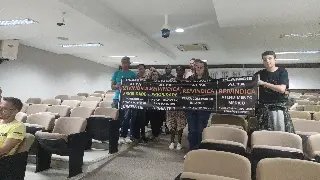 Moradores do bairro Planície Alta fazem manifestação na Câmara - 3