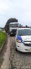 Trânsito na Beira Rio é interrompido após estouro de pneus de caminhão  - 3