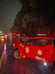 Três estavam em carro que capotou na rodovia - 2