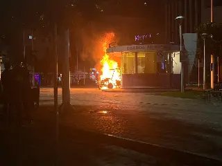 (VÍDEO) Quadriciclo da Guarda Municipal é incendiado na madrugada - 1