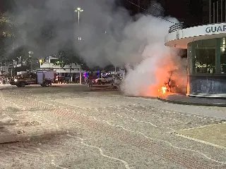 (VÍDEO) Quadriciclo da Guarda Municipal é incendiado na madrugada - 10