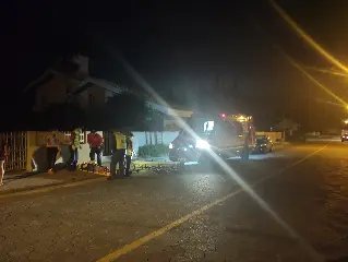 Motociclista sofre queda ao passar por buraco em Guabiruba  - 1