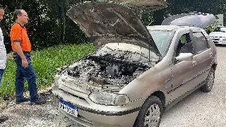 (VÍDEO) Carro pega fogo no bairro Limeira Alta - 8
