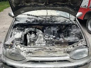 (VÍDEO) Carro pega fogo no bairro Limeira Alta - 3