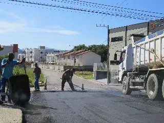 Prefeitura promete asfaltar toda a Gilberto Hassmann - 11