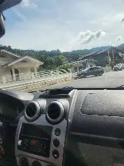 Carro colide contra guard-rail em Guabiruba  - 1