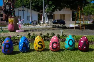 Praça Theodoro Debatin recebe decoração de Páscoa - 3