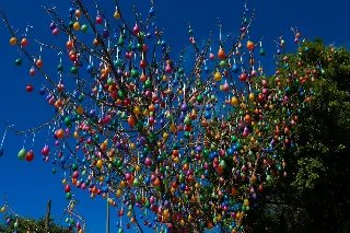 Praça Theodoro Debatin recebe decoração de Páscoa - 1