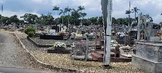 (VÍDEO) Equipes fazem limpeza no cemitério municipal - 4