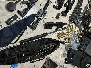 Operação localiza armas e quase 900 kg de cocaína em Joinville  - 2