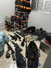 Operação localiza armas e quase 900 kg de cocaína em Joinville  - 3