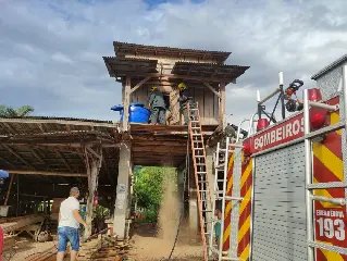 (VÍDEO) Raio causa susto e prejuízo no bairro Águas Claras - 5