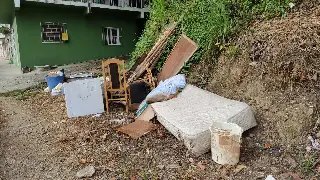 (VÍDEO) Móveis velhos estão tomando espaço na 1º de Maio - 1