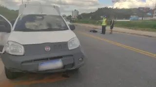 (VIDEO) Grave acidente entre carro e moto é registrado na Beira-rio  - 5