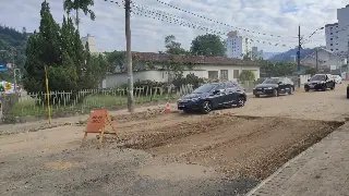 (VÍDEO) Obra na Prefeito Rodolfo Gerlac ainda não está finalizada - 3