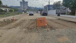 (VÍDEO) Obra na Prefeito Rodolfo Gerlac ainda não está finalizada - 2