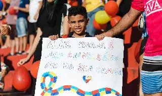 Torcedor mirim do Brusque, criança autista ganha camisa de Alex Ruan - 1
