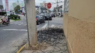 (VÍDEO) Fios amontoados estão atrapalhando calçadas  - 5