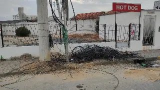 (VÍDEO) Fios amontoados estão atrapalhando calçadas  - 3