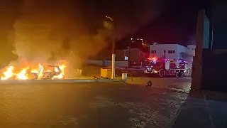 (VIDEO) Carro fica destruído após pegar fogo no Centro II - 21