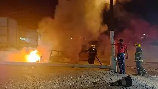 (VIDEO) Carro fica destruído após pegar fogo no Centro II - 6