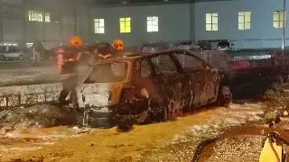 (VIDEO) Carro fica destruído após pegar fogo no Centro II - 1