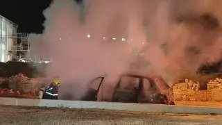 (VIDEO) Carro fica destruído após pegar fogo no Centro II - 10