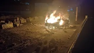 (VIDEO) Carro fica destruído após pegar fogo no Centro II - 26