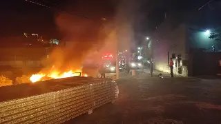 (VIDEO) Carro fica destruído após pegar fogo no Centro II - 25