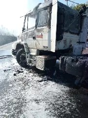 Cabine de carreta fica completamente destruída após incêndio - 6