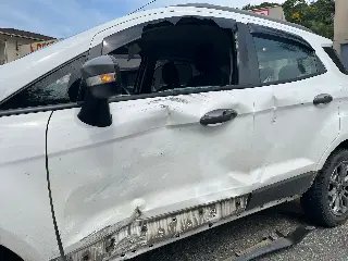(VÍDEO) Carro e moto colidem no bairro Primeiro de Maio - 8