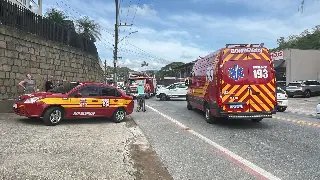 (VÍDEO) Carro e moto colidem no bairro Primeiro de Maio - 1