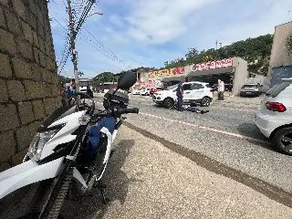 (VÍDEO) Carro e moto colidem no bairro Primeiro de Maio - 10