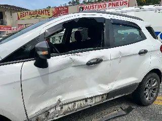 (VÍDEO) Carro e moto colidem no bairro Primeiro de Maio - 3
