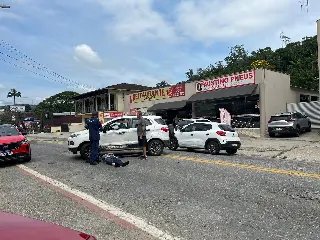 (VÍDEO) Carro e moto colidem no bairro Primeiro de Maio - 6