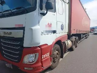 Colisão entre  caminhão e carreta é registrado na Antônio Heil  - 1