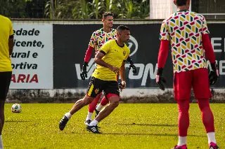 Com apoio das famílias, Brusque treina antes da viagem para Criciúma - 3