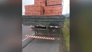 Colisão na Rodovia Antônio Heil deixa motociclista ferido - 2