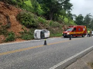 (VÍDEO) Homem fica ferido após carro capotar em Botuverá  - 1