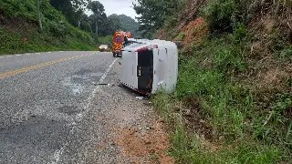 (VÍDEO) Homem fica ferido após carro capotar em Botuverá  - 2