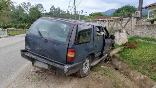 (VIDEO) Passageiro fica ferido após colisão entre carros em Botuverá  - 6