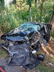 Mulher fica presa às ferragens após grave acidente   - 2