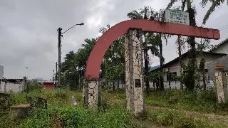(VÍDEO) Terreno da Prefeitura está em estado total de abandono - 9