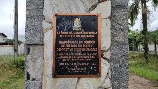 (VÍDEO) Terreno da Prefeitura está em estado total de abandono - 2