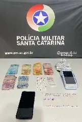 Presos escondiam drogas nas partes íntimas - 1