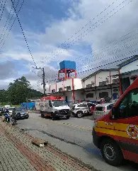 (VÍDEO) Motociclista colide contra carro no Rio Branco - 1