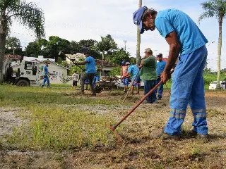 Trabalhos de limpeza no município são intensificados - 5