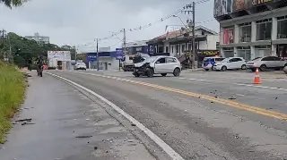 Grave acidente entre carros é registrado em Brusque  - 2