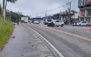 Grave acidente entre carros é registrado em Brusque  - 1
