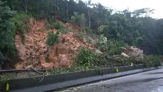 BR-101 segue interditada na região do Morro dos Cavalos - 1